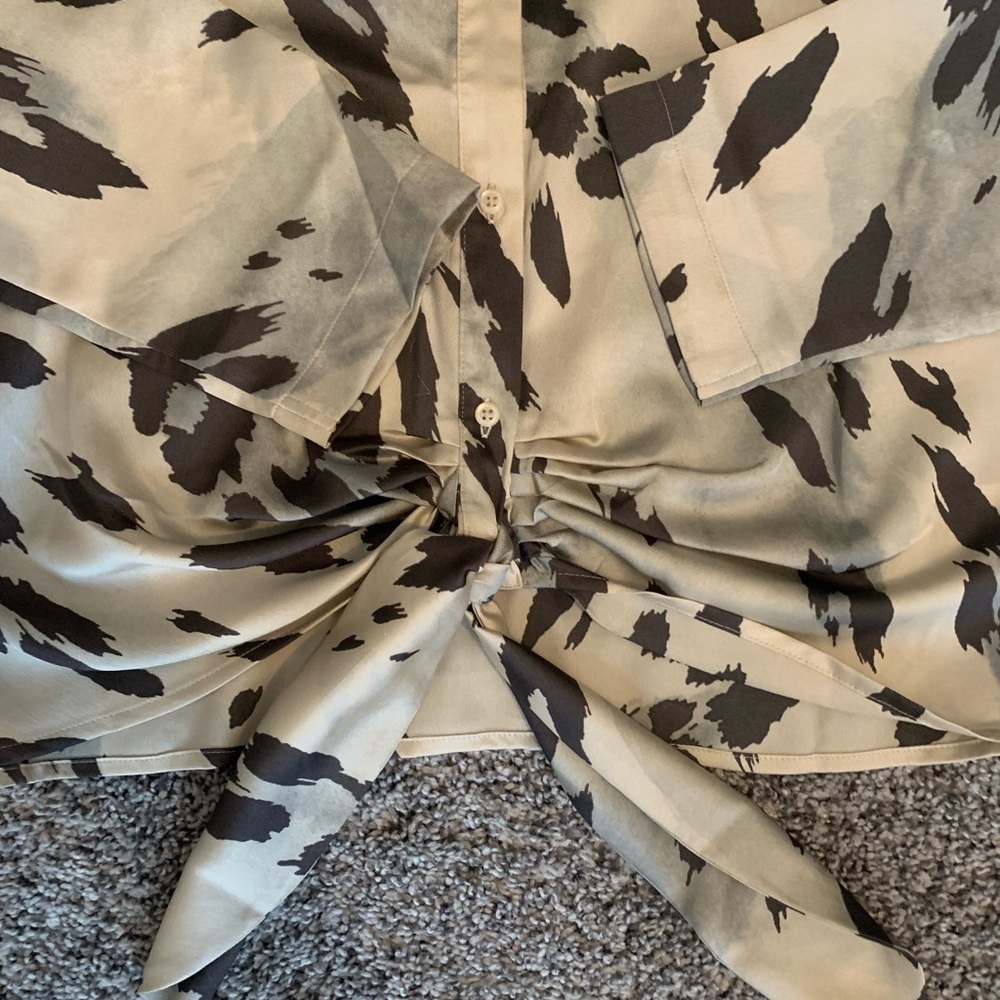 Express animal print button up crop blouse size large - Picture 2 of 5